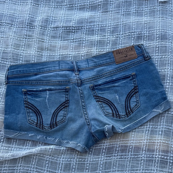 Hollister Blue Denim Beaded Low-Rise Shorts - Picture 2 of 5